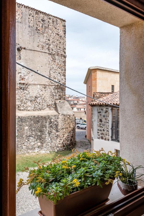 Domo Mea Terra E Domo Mea Chelu - Comfort Nel Centro Storico Di Orosei Exterior foto